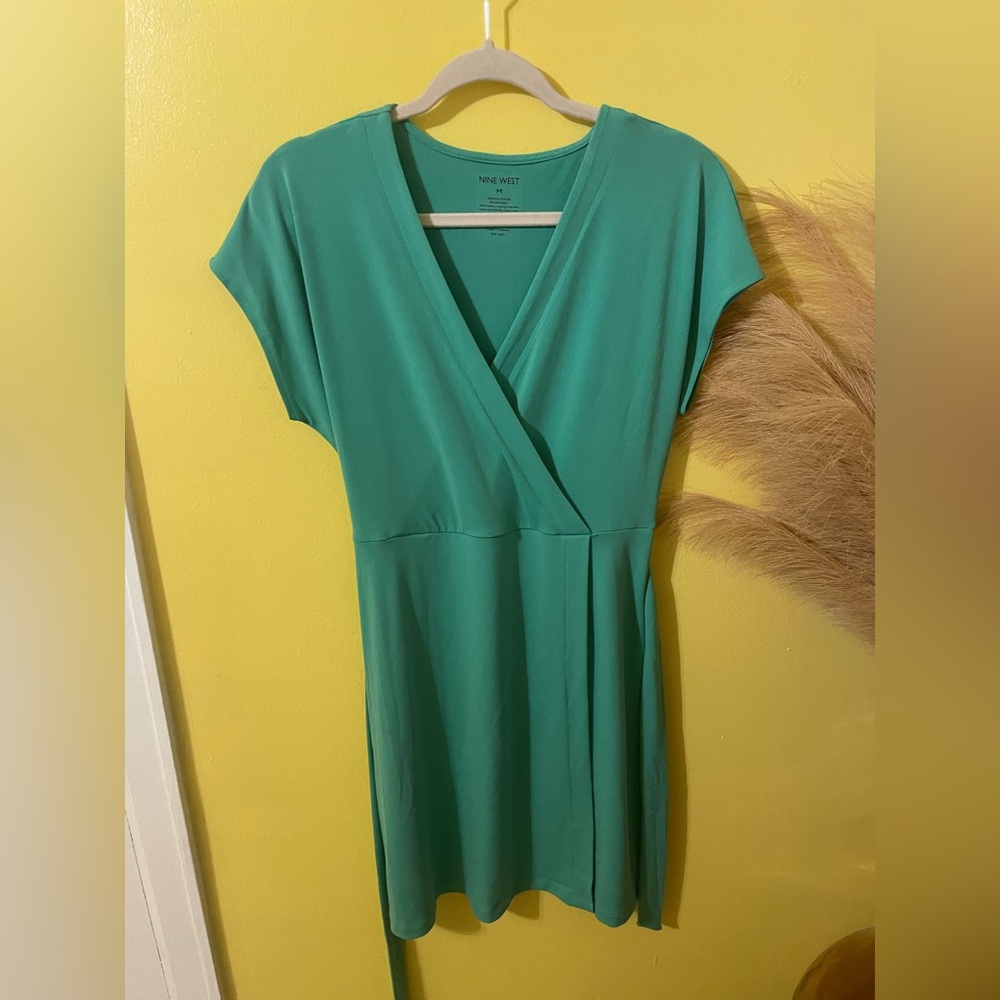 ☀️Nine West Green Midi Dress